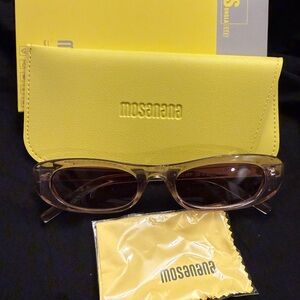 Mosanana Sunglasses with Yellow Case